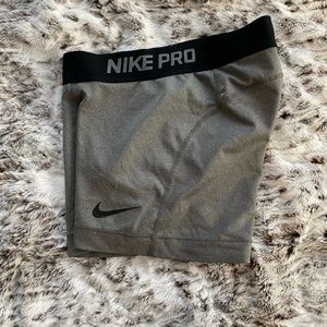 NIKE SPANDEX SHORTS GRAY